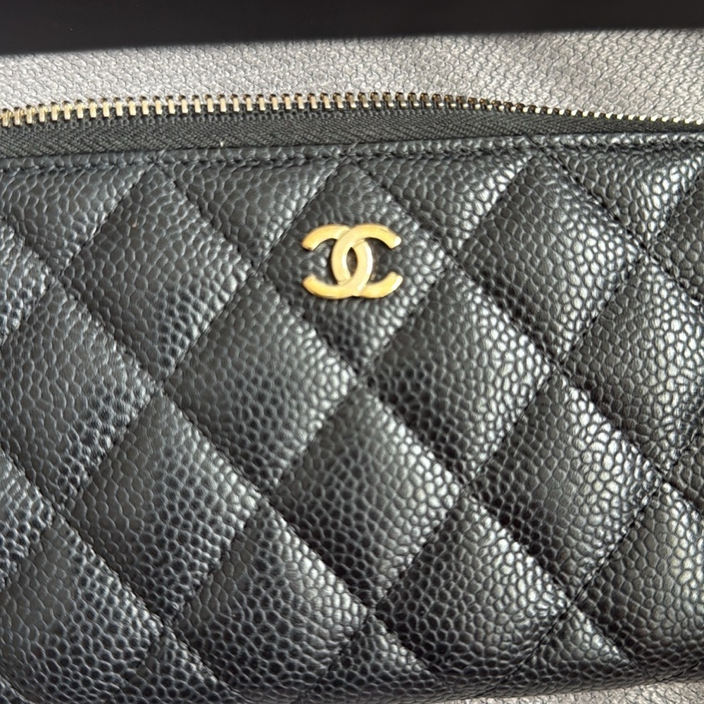Chanel Black Quilted Leather Wallet - Picture 8 of 17